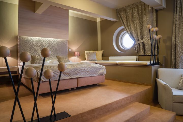 Room 43 of 70