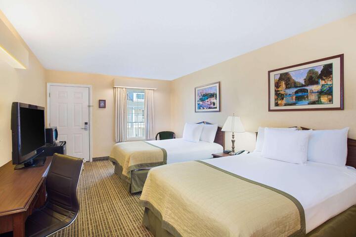 1 King Bed (2 of 19)