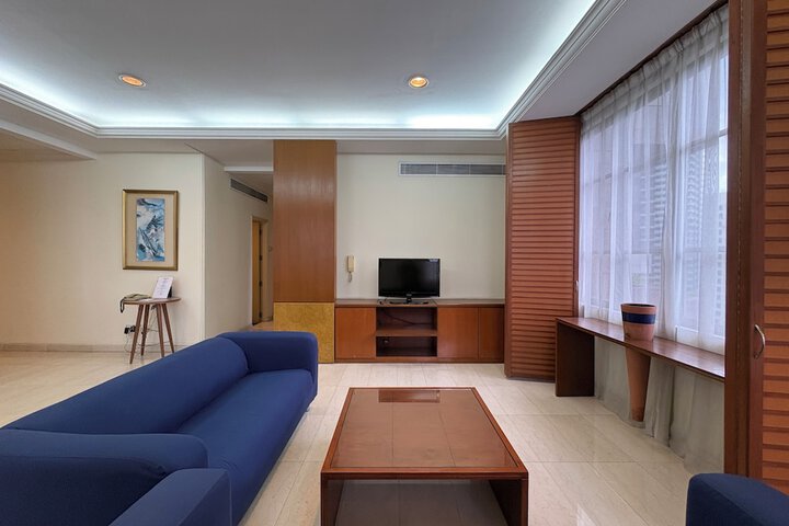 Room 35 of 61