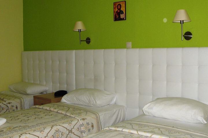 Room 6 of 32