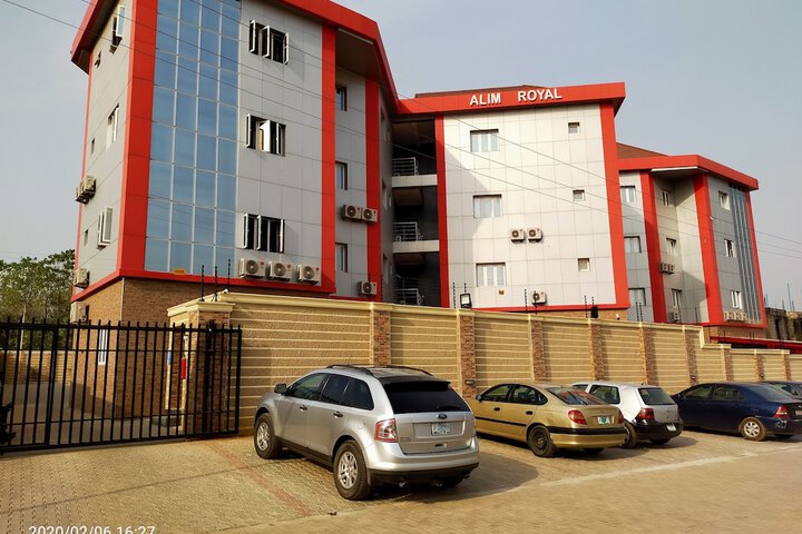 Alim Royal Hotel & Suites