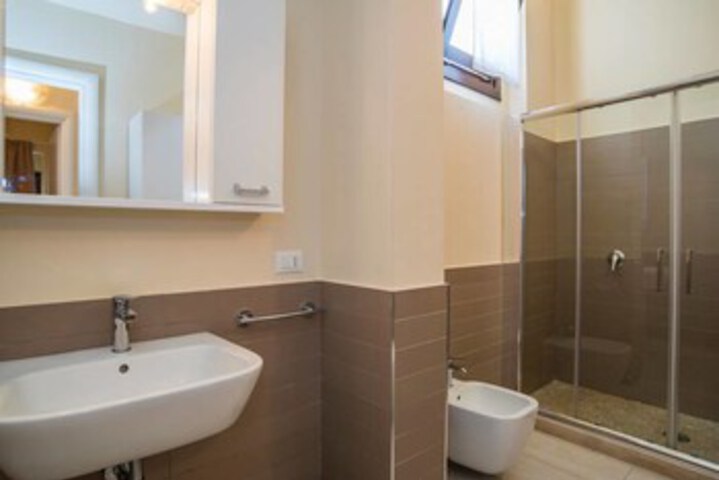 Room 3 of 44