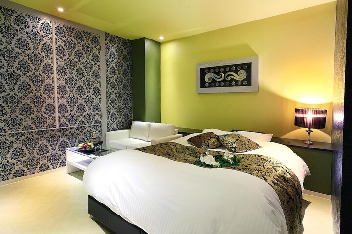 Room 27 of 43