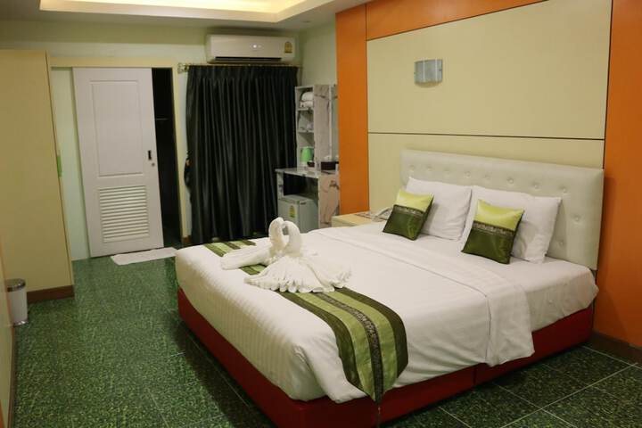 Room 10 of 37