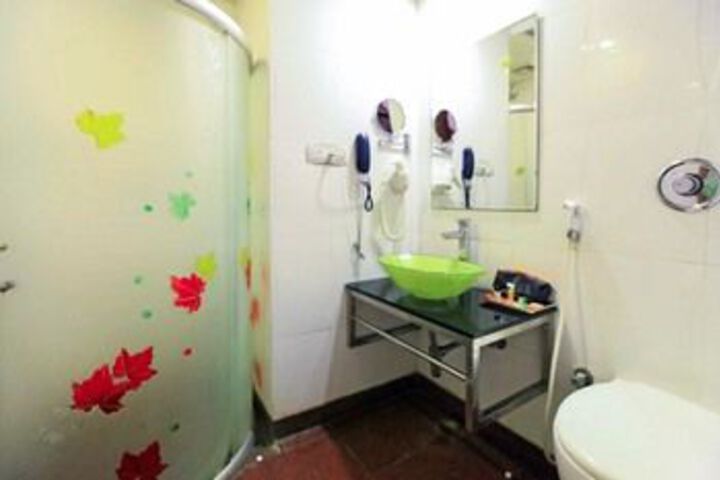 Room 6 of 42
