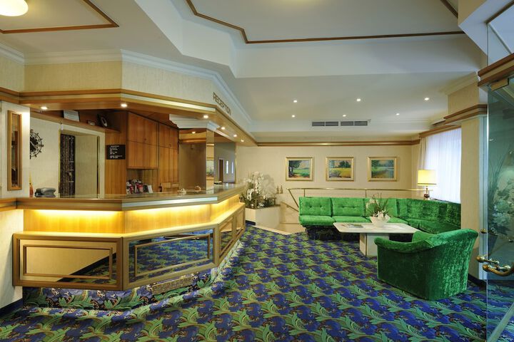 Entrance & Lobby