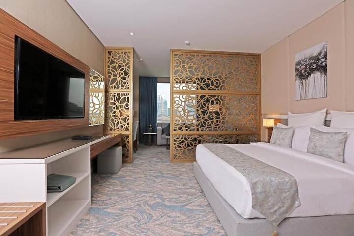 Room 33 of 43