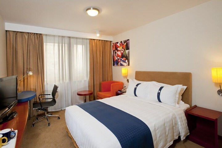 Room 18 of 40