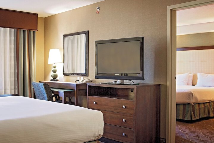 Room 10 of 33
