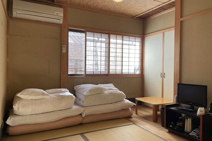 Room 10 of 48