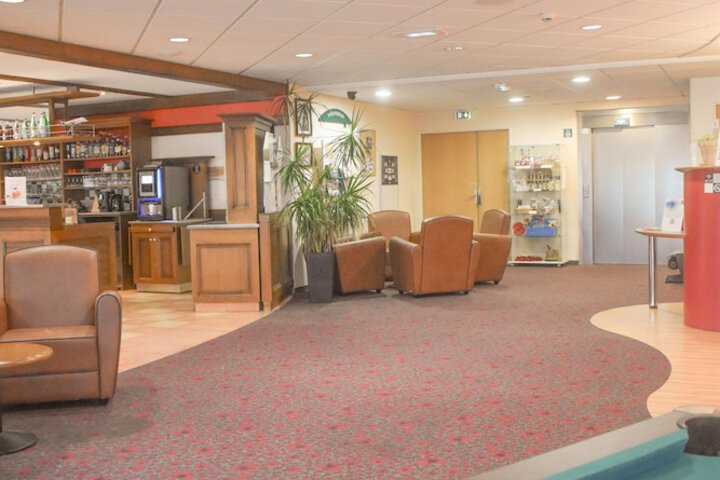 Entrance & Lobby