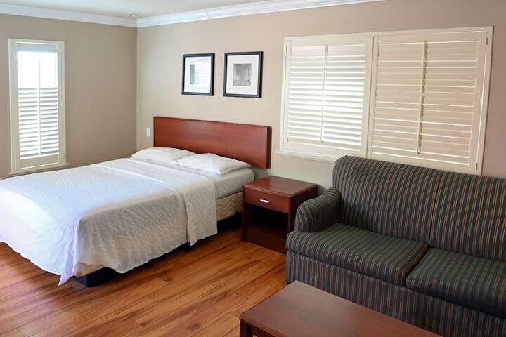 1 Queen Bed (18 of 22)