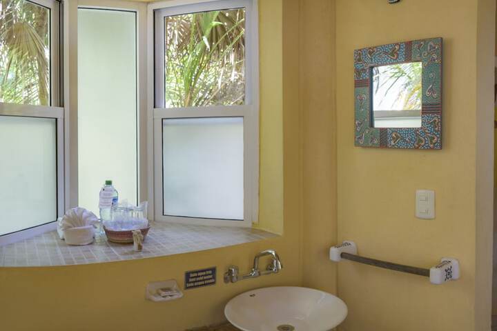 Room 40 of 163