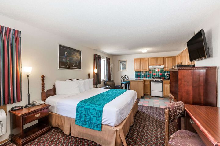 1 King Bed (7 of 8)