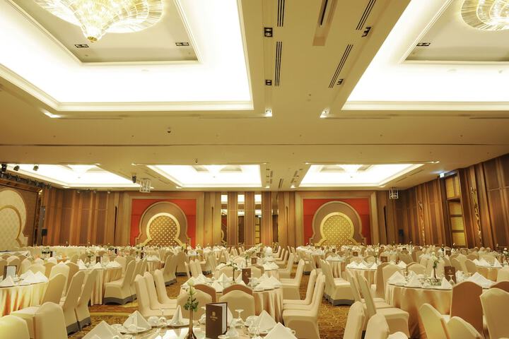 Ballroom/Hall 81 of 91