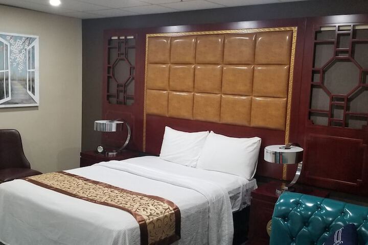 Room 15 of 30