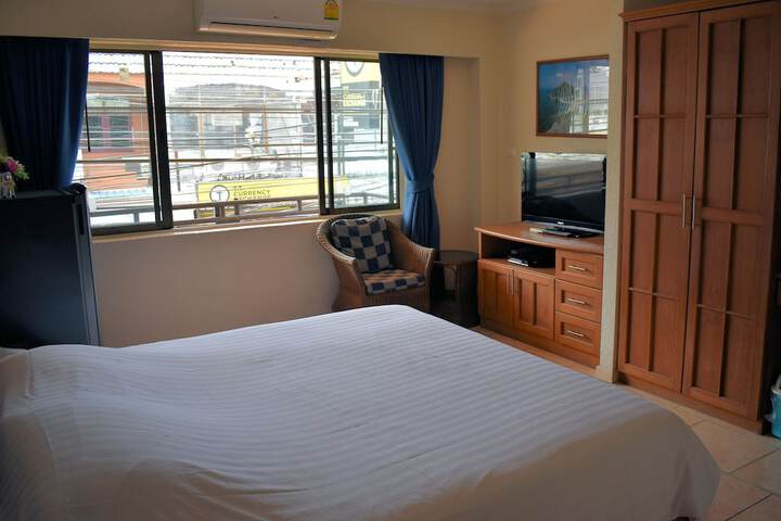 Room 11 of 38