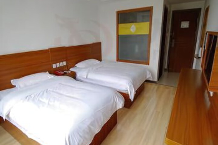 Room 7 of 8