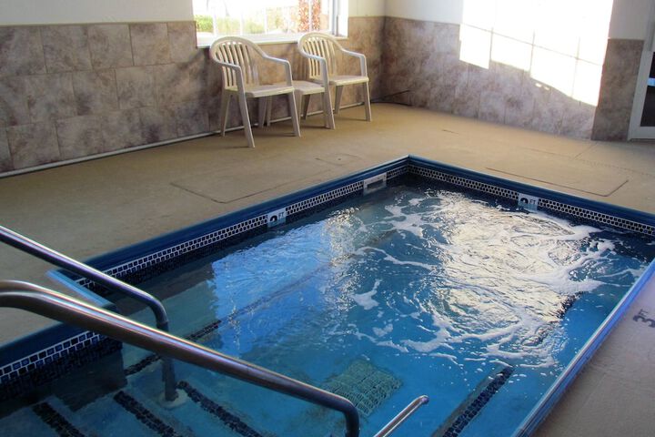 Indoor spa tub