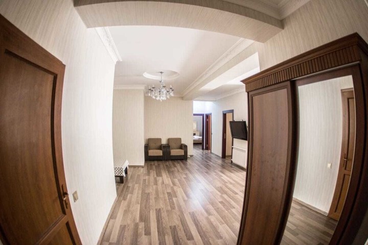 Room 2 of 17