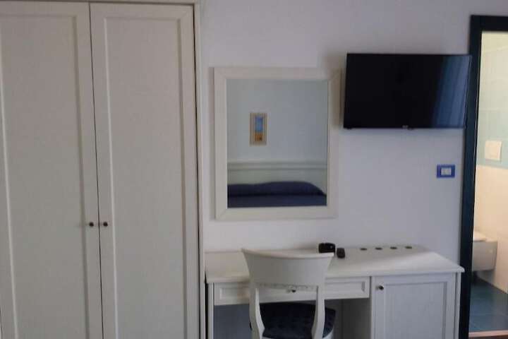 Room 11 of 61
