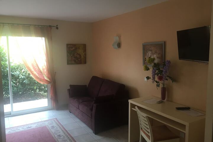 Room 6 of 33
