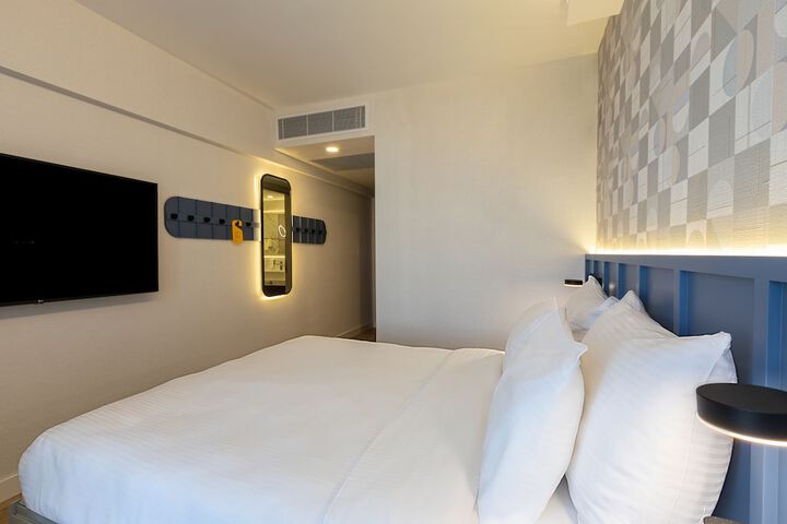 Room 8 of 96