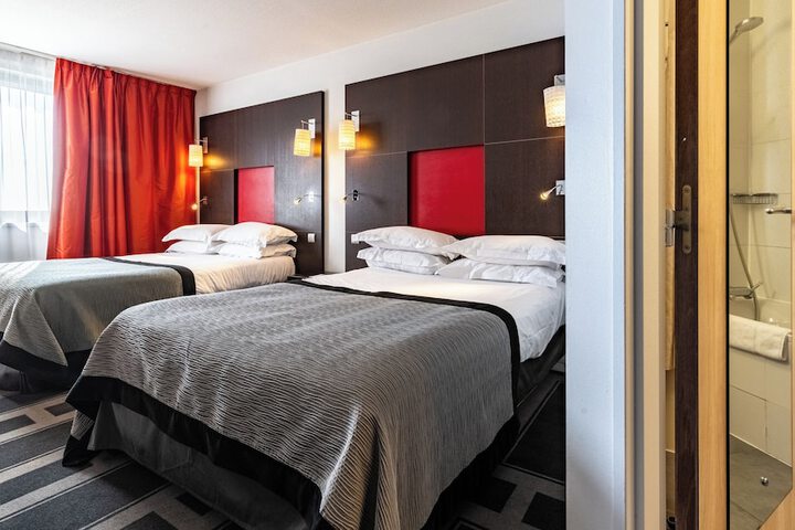 Room 26 of 173