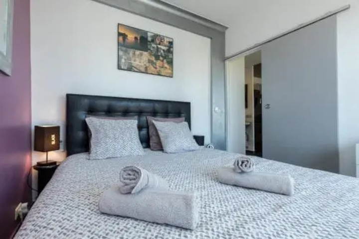 Room 6 of 25