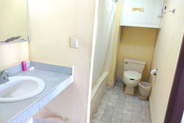 Room 11 of 14