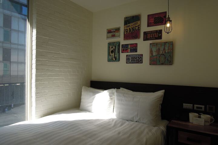 Room 8 of 37
