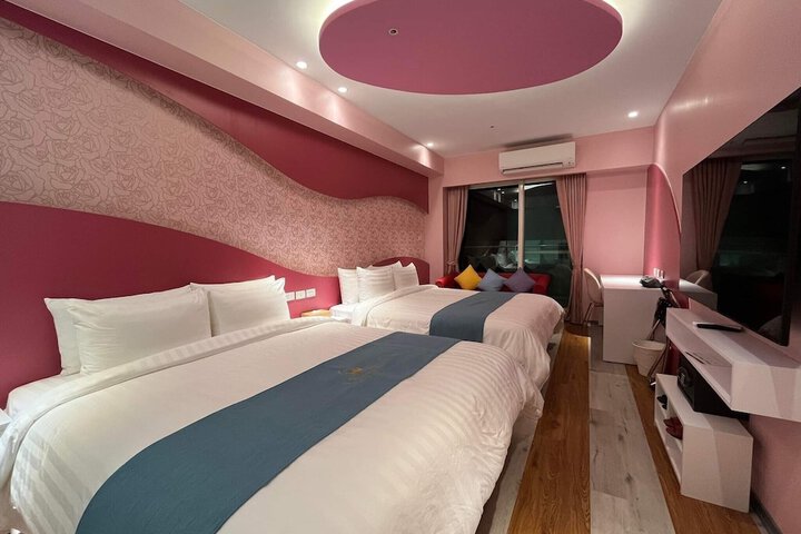 Room 7 of 14