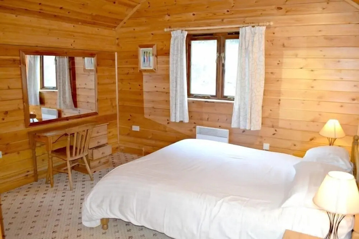 Room 2 of 23