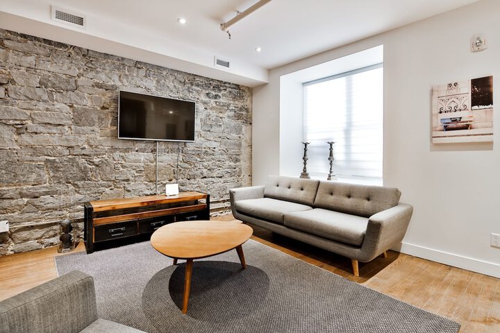 Lounge 70 of 104