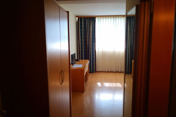Room 16 of 86