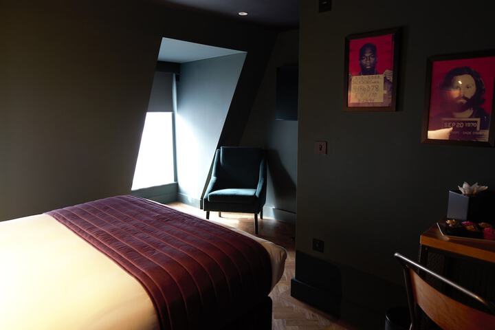 Room 28 of 36