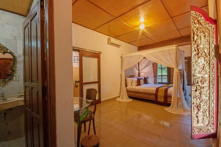 Room 18 of 193