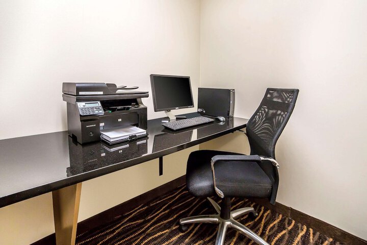 Business Center 31 of 33