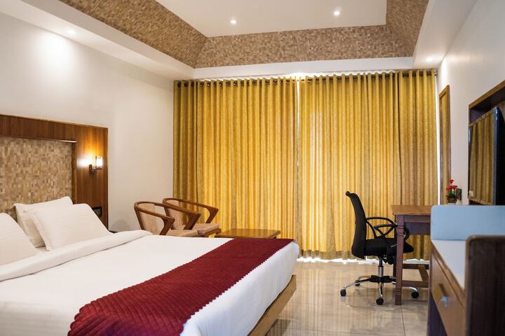 Room 8 of 33