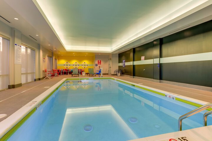 Hotel Pool