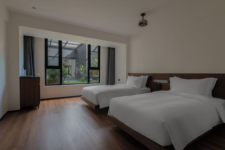Room 34 of 86