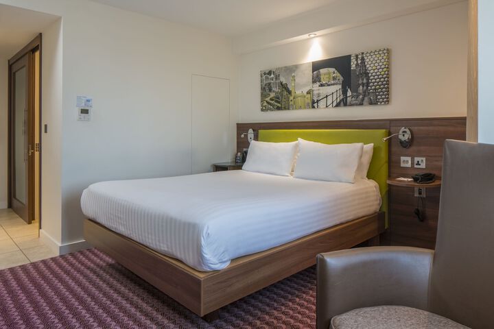 Room 5 of 51