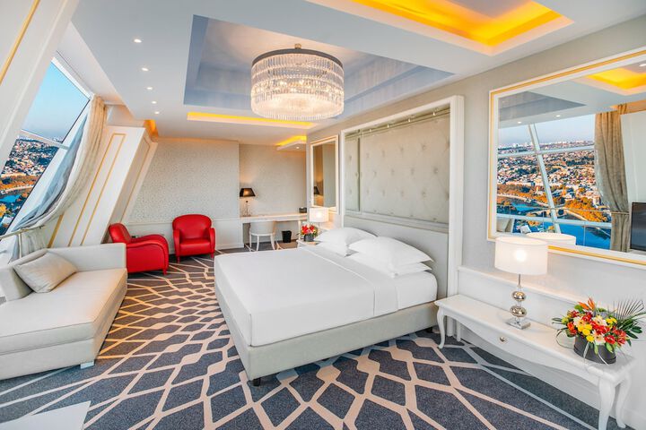 Room 33 of 156