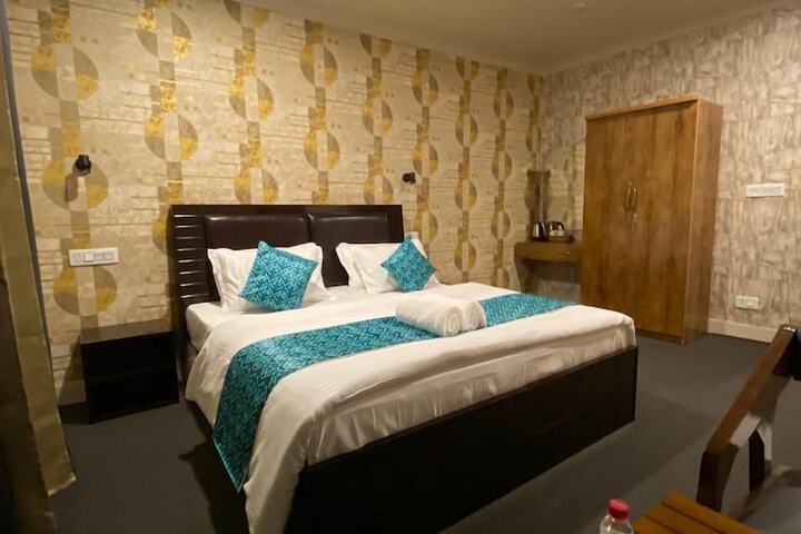 Room 2 of 27