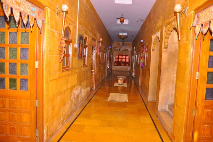 Entrance & Lobby