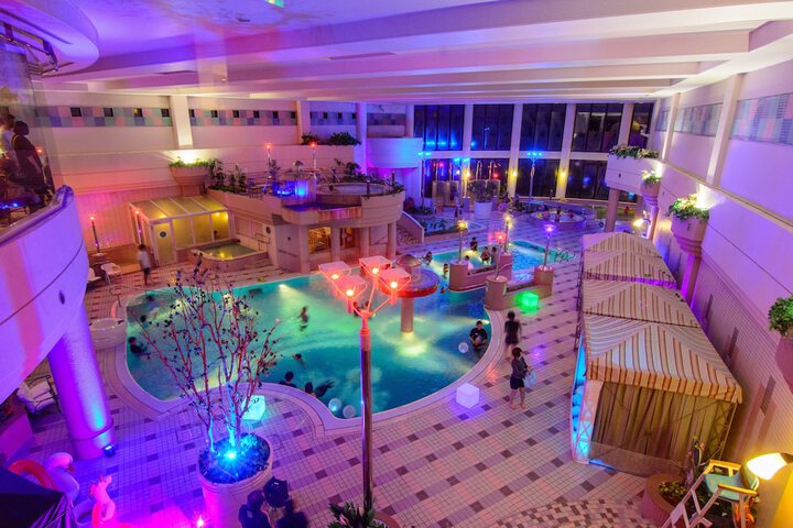 Pools & Facilities