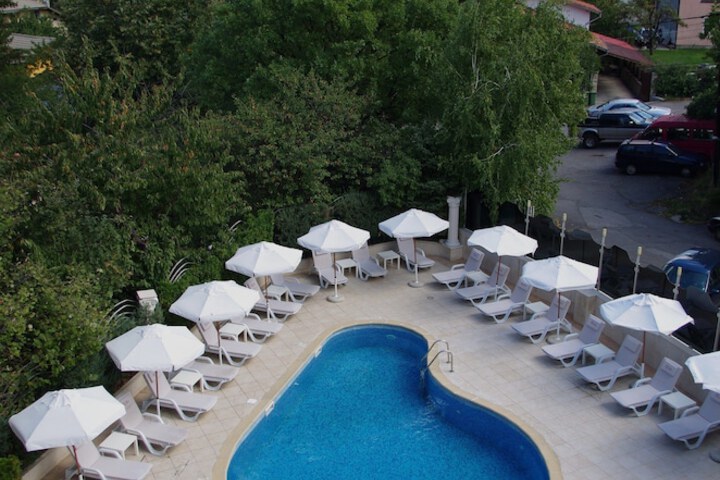 Hotel with Pool