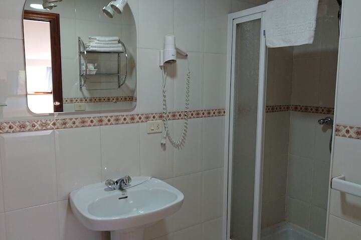 Room 20 of 33