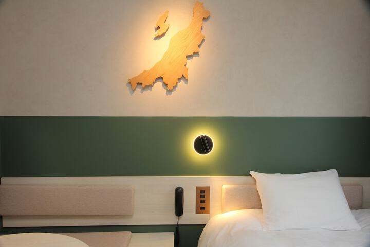 Room 7 of 28