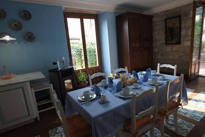 Room 8 of 27
